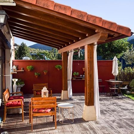 Naquela Castroviejo Guest House ภายนอก รูปภาพ