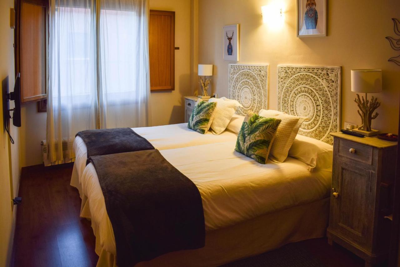 Naquela Castroviejo Guest House ภายนอก รูปภาพ
