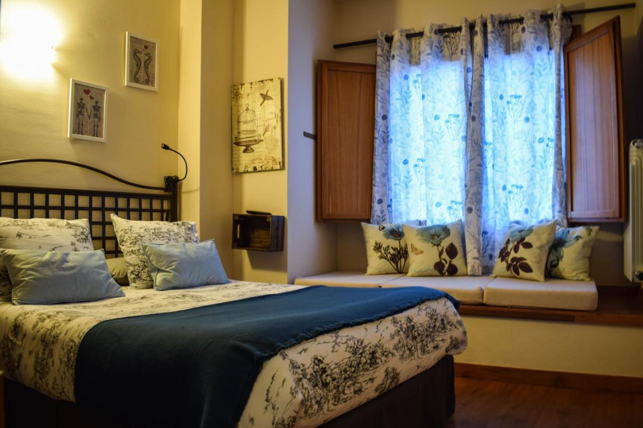 Naquela Castroviejo Guest House ภายนอก รูปภาพ