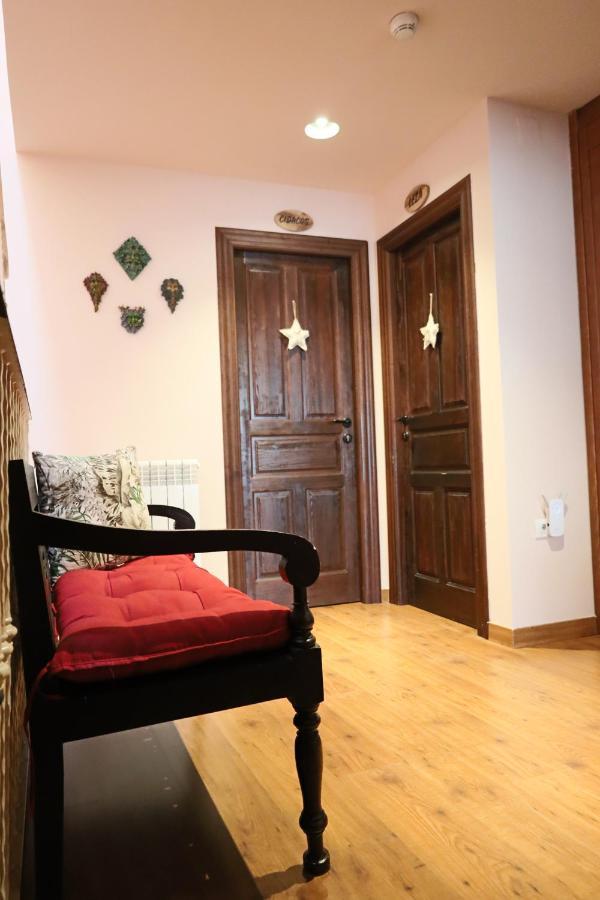Naquela Castroviejo Guest House ภายนอก รูปภาพ