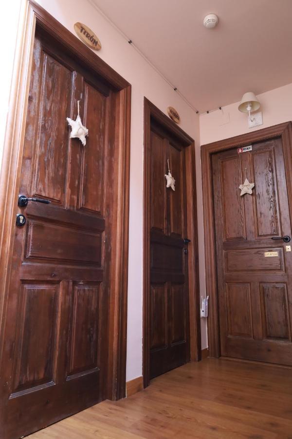 Naquela Castroviejo Guest House ภายนอก รูปภาพ