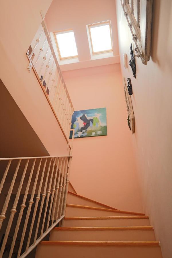 Naquela Castroviejo Guest House ภายนอก รูปภาพ