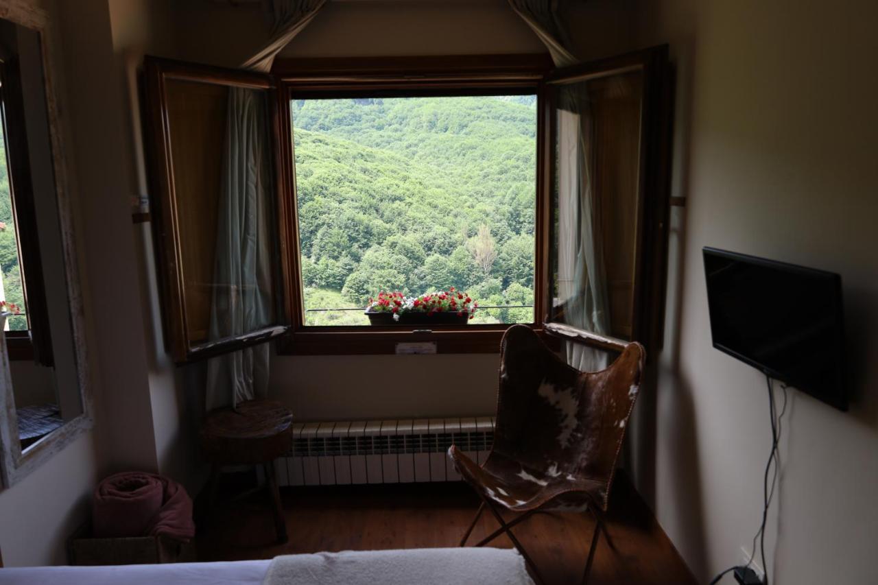 Naquela Castroviejo Guest House ภายนอก รูปภาพ