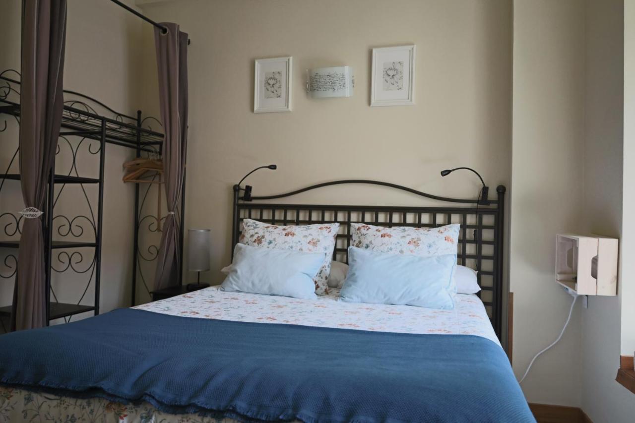 Naquela Castroviejo Guest House ภายนอก รูปภาพ