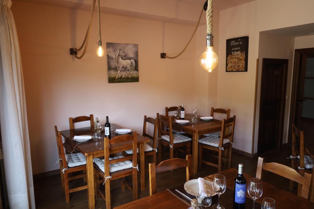 Naquela Castroviejo Guest House ภายนอก รูปภาพ