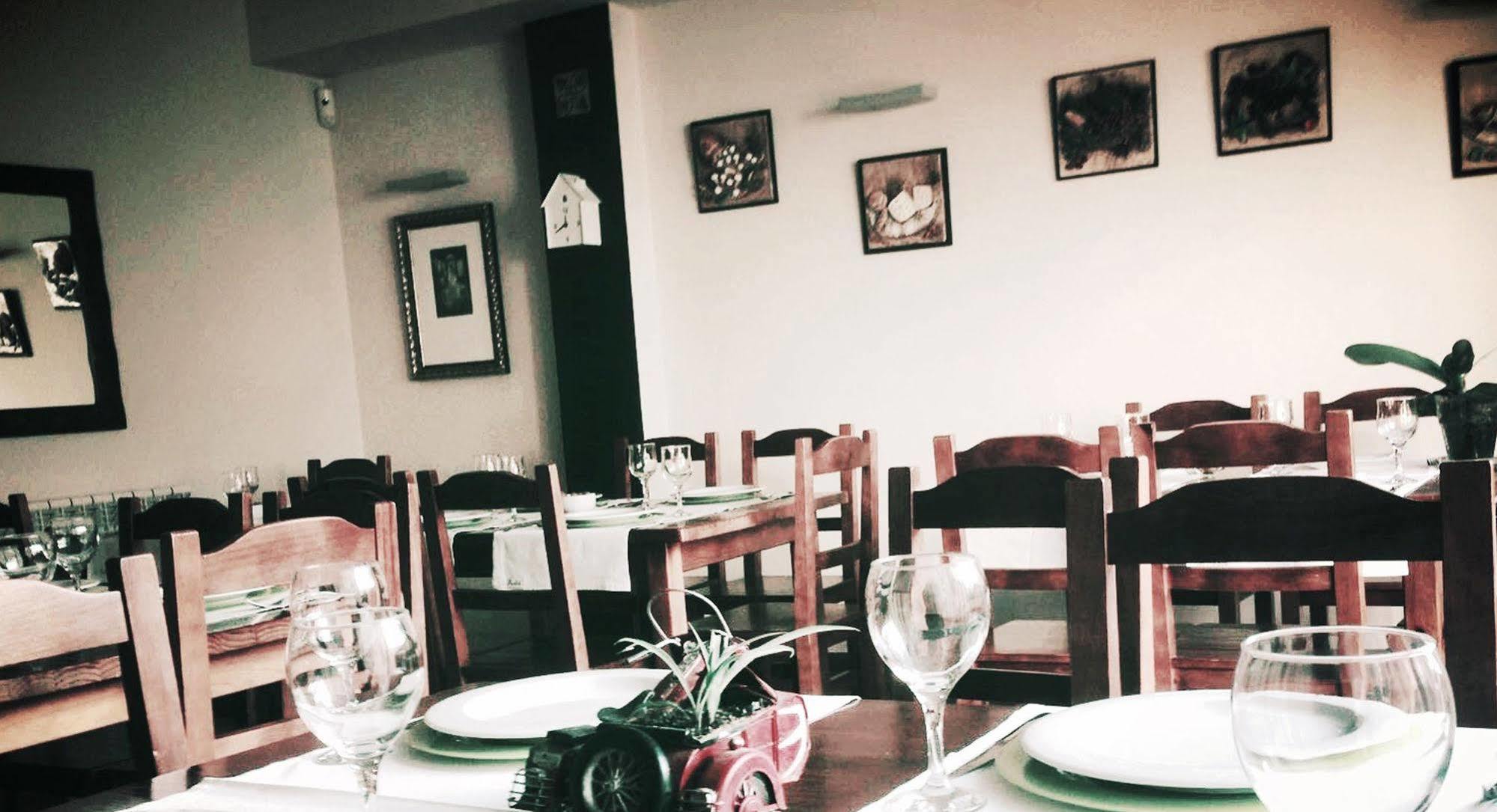 Naquela Castroviejo Guest House ภายนอก รูปภาพ