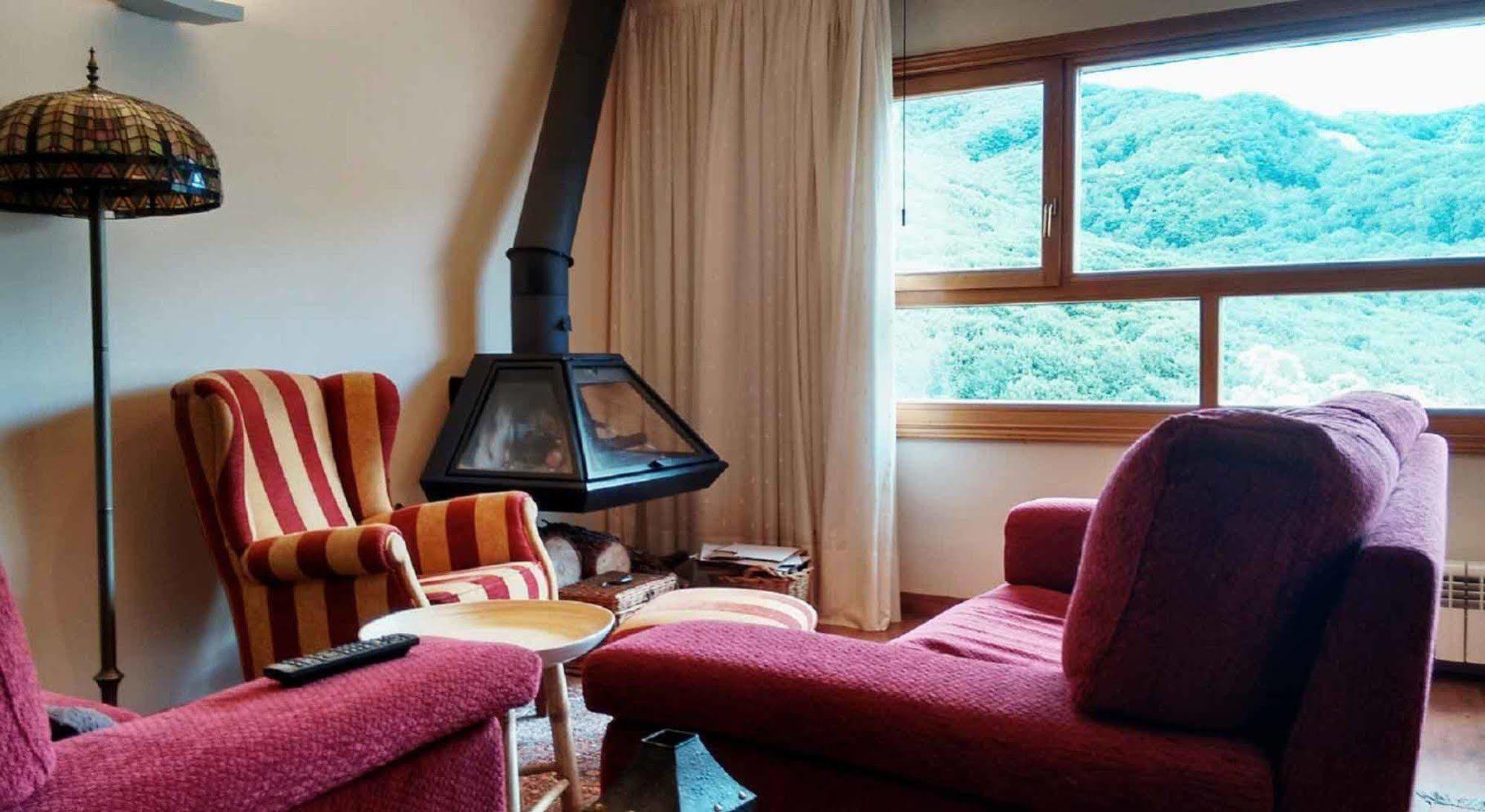 Naquela Castroviejo Guest House ภายนอก รูปภาพ